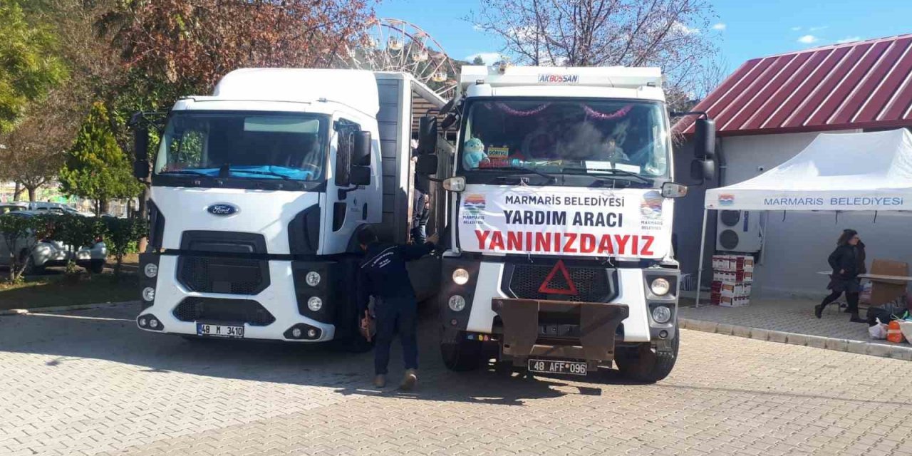 Marmarisliler depremzedelere yardım için seferber oldu
