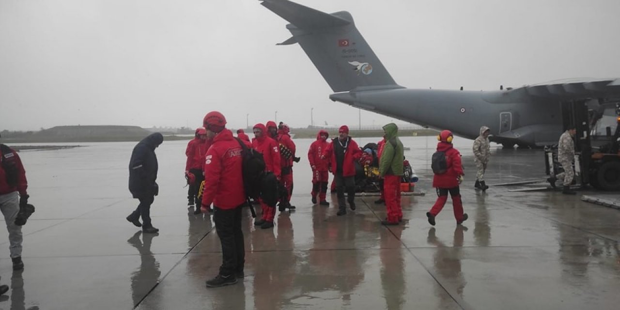 AKUT Kuşadası ekibi, deprem bölgesine hareket etti