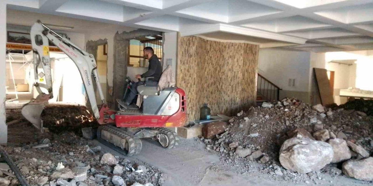 Fethiye’de okullar depreme karşı güçlendiriliyor