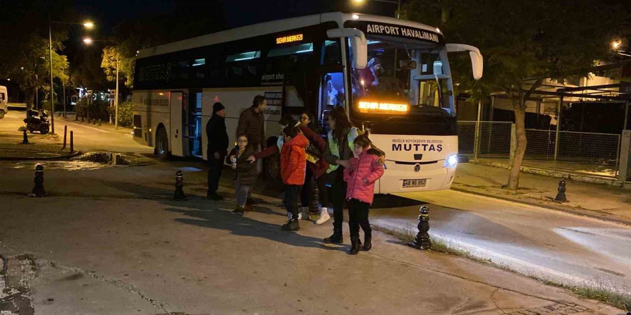 Havayolu ile Bodrum’a getirilen 112 depremzede otellere yerleştirildi