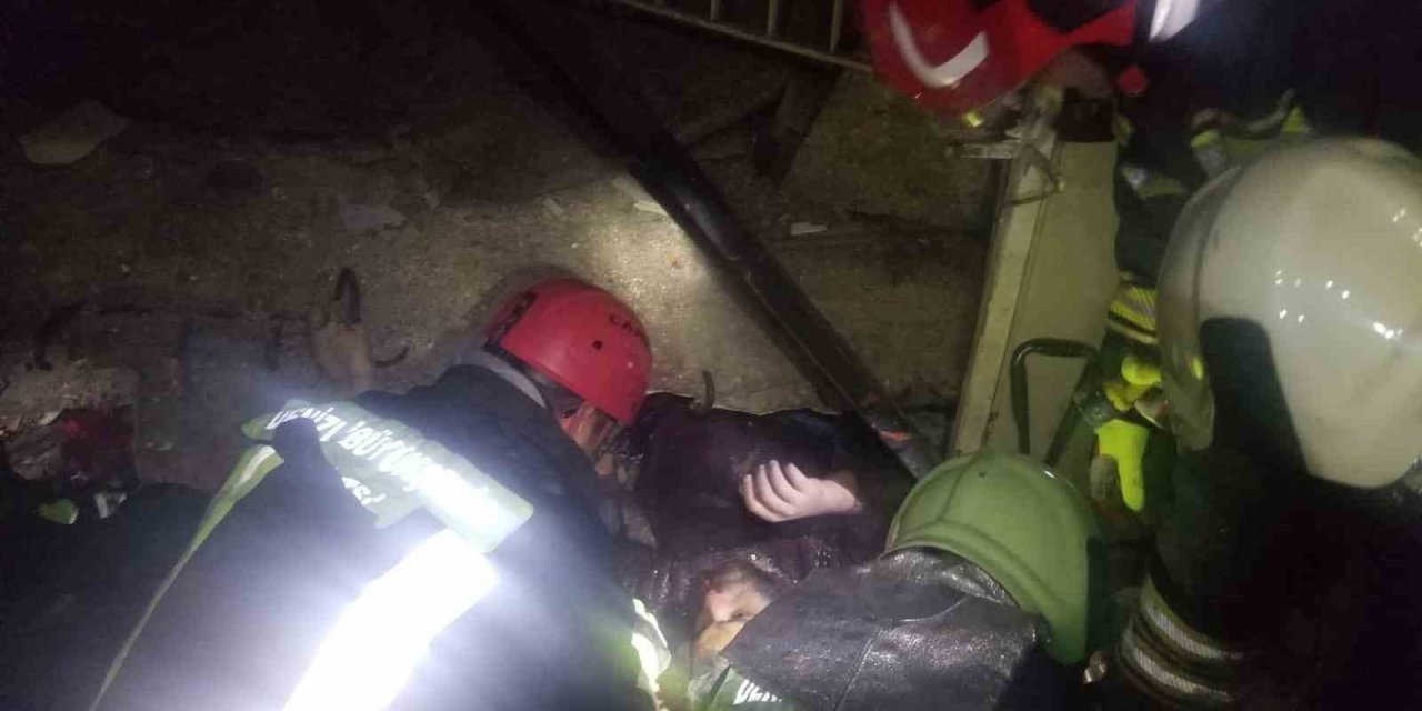 Denizli Büyükşehir Belediyesi ekipleri 10 kişiyi göçükten kurtardı