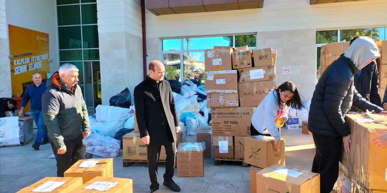 Köyceğiz’de depremzedeler için yardım kampanyası devam ediyor