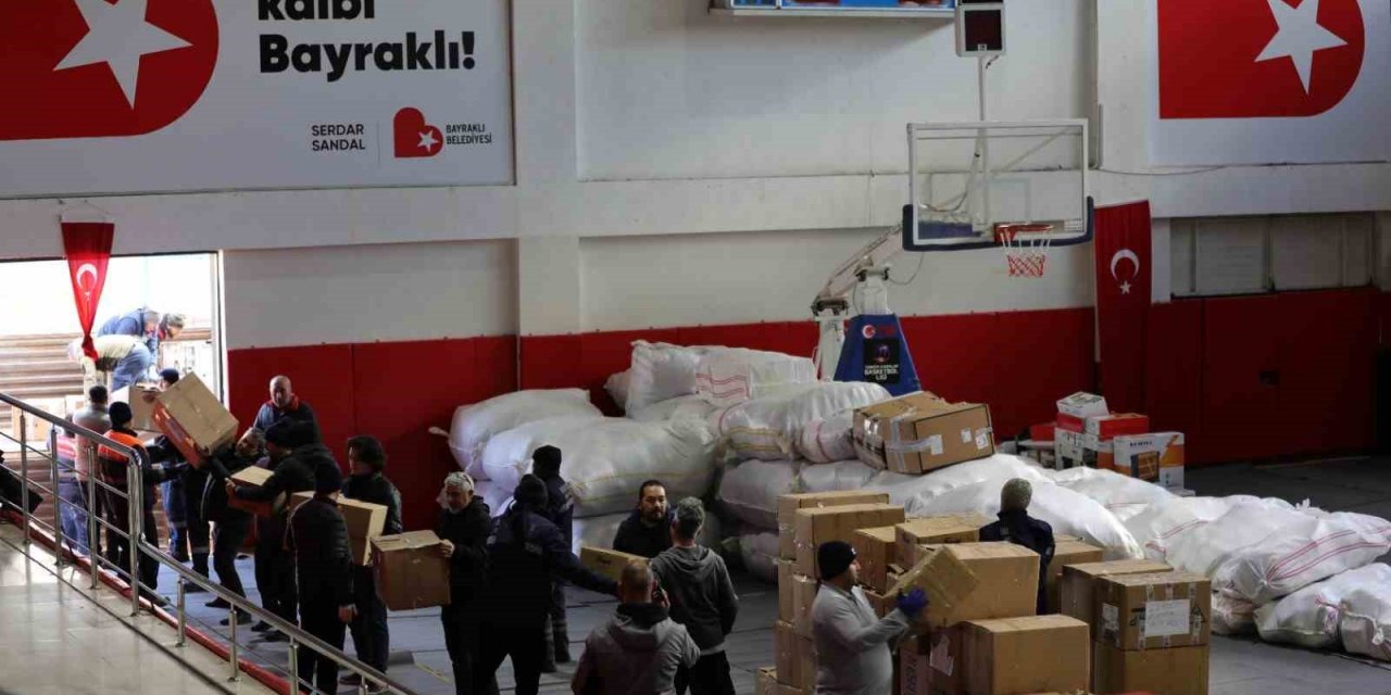 İzmirli belediyeler, depremzedelere yardımlarını sürdürüyor