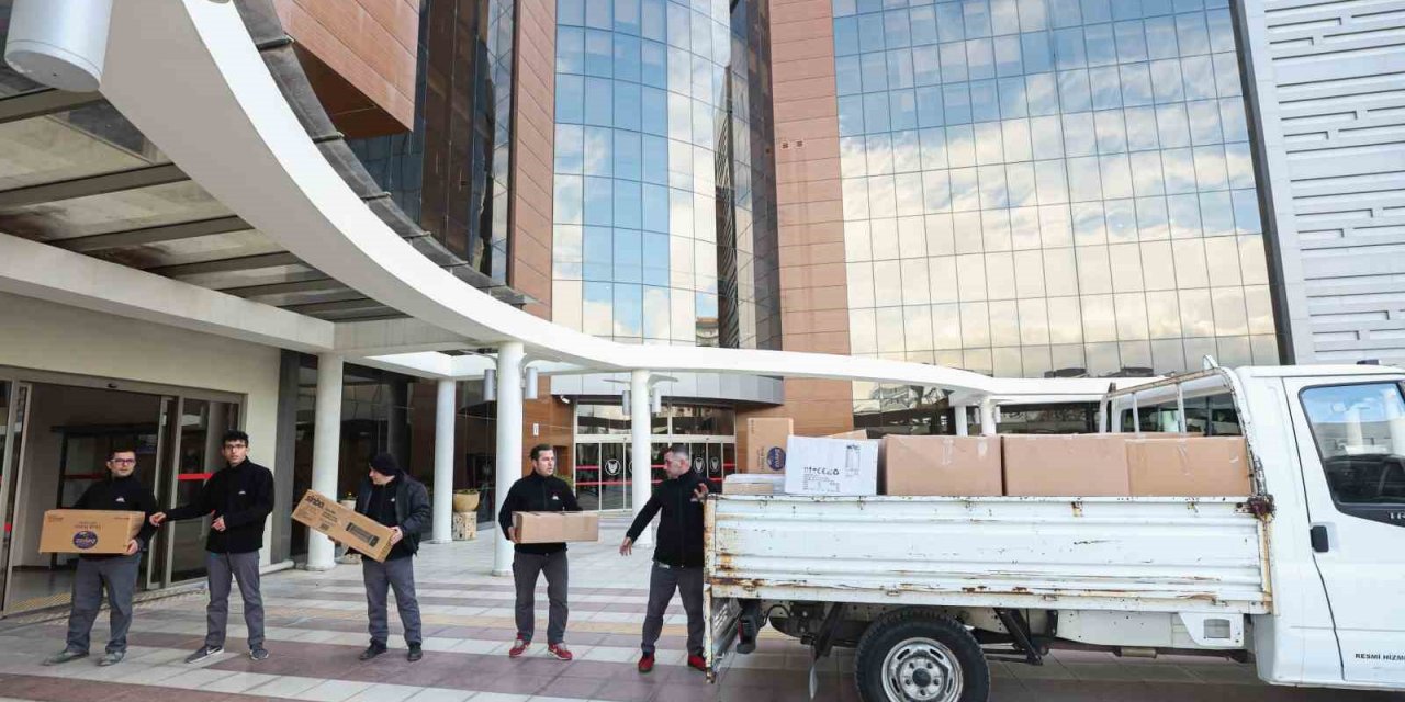 Yaşar Üniversitesi, depremzedeler için seferber oldu