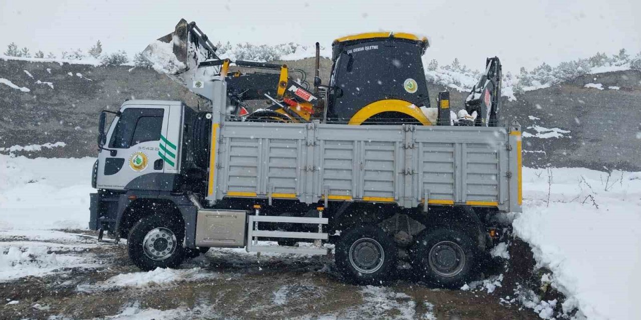 Denizli Bölge Müdürlüğü, deprem bölgesine personel ve iş makineleri gönderdi