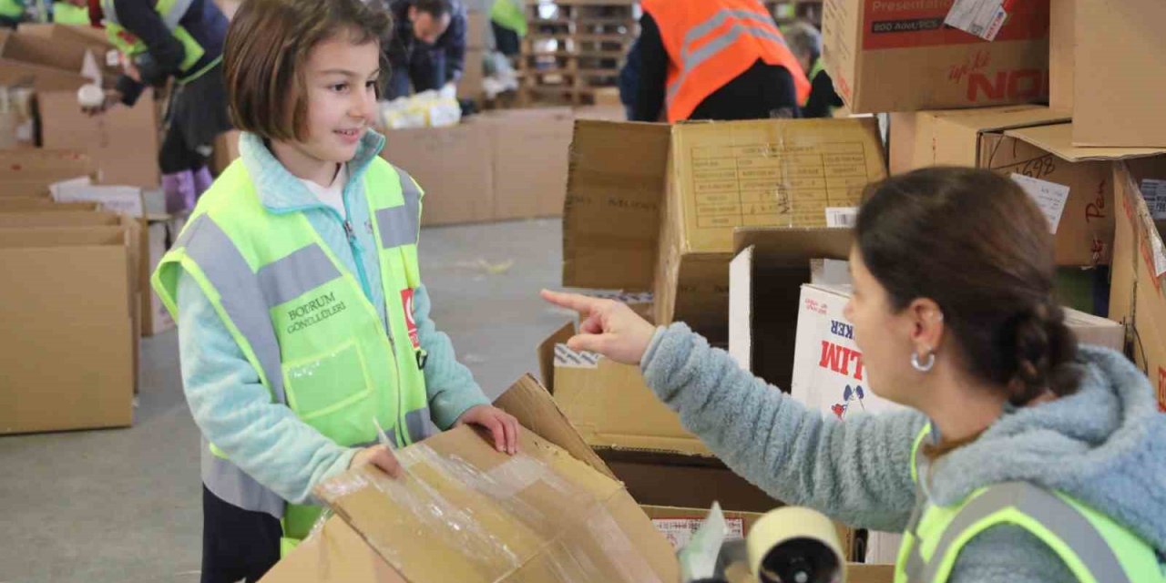 Bodrum’dan deprem bölgesine 52 araç sevk edildi