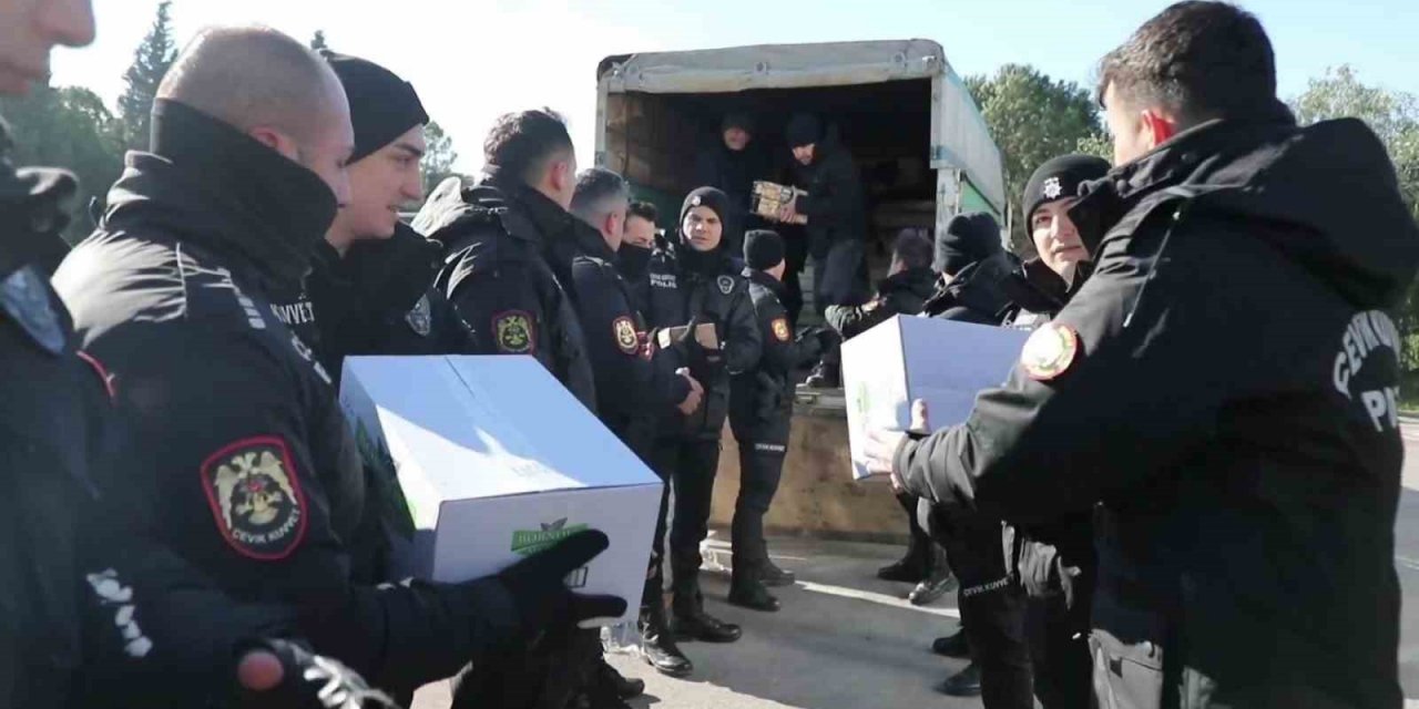 Gönüllü 225 polis İzmir’den deprem bölgesine gitti