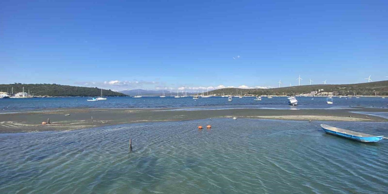 Seferihisar’da deniz 25 metre çekildi