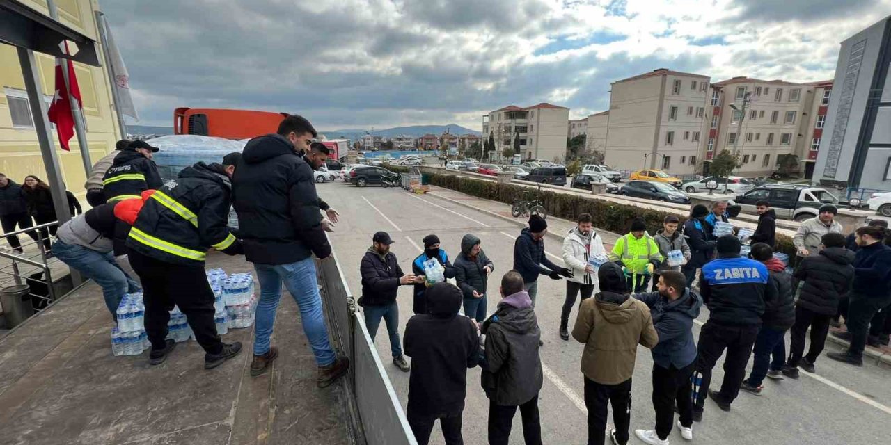 Bergama’dan depremzedelere gönderilen tır sayısı 11’e yükseldi