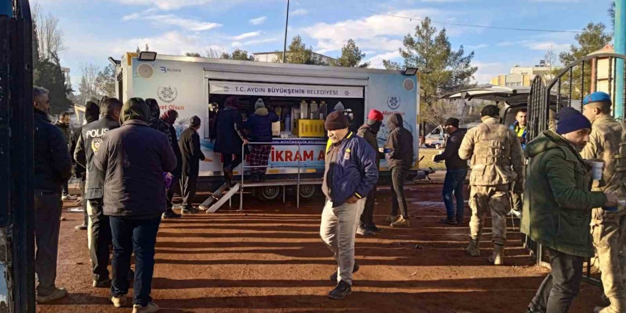 Aydın Büyükşehir Belediyesi’ne ait mobil aşevi Adıyaman’da