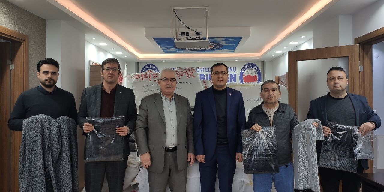 Eğitim Bir Sen’den deprem bölgesine kaşkol ve panço yardımı