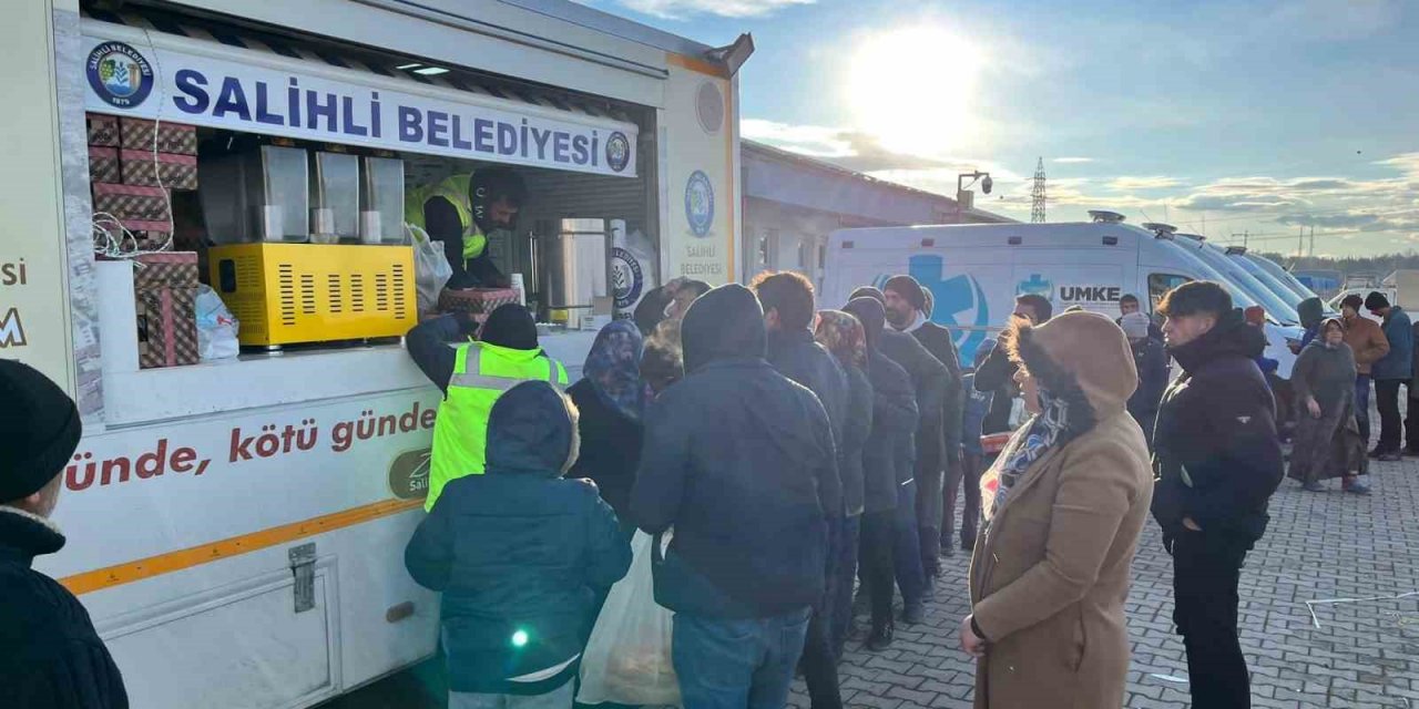 Salihli Belediyesi Adıyaman’da yürekleri ısıtıyor