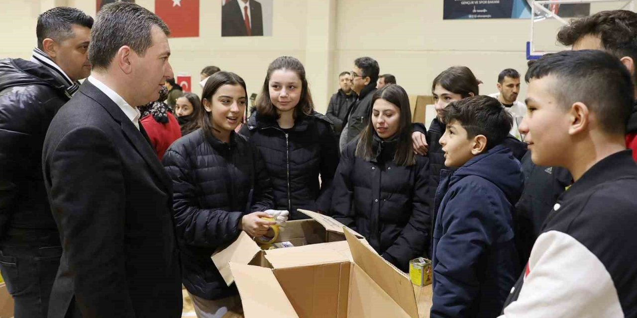 Bergamalı öğrencilerden depremzedelere destek