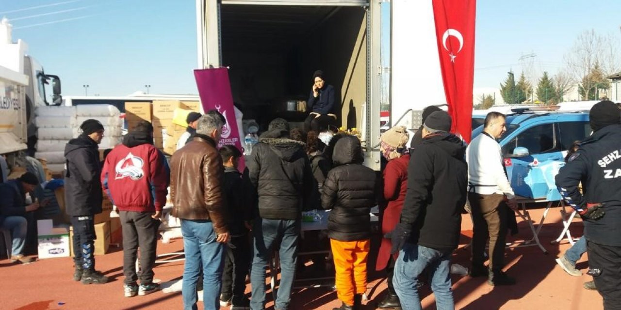 Şehzadeler Belediyesi’nin mobil aşevi Adıyaman’da içleri ısıtıyor