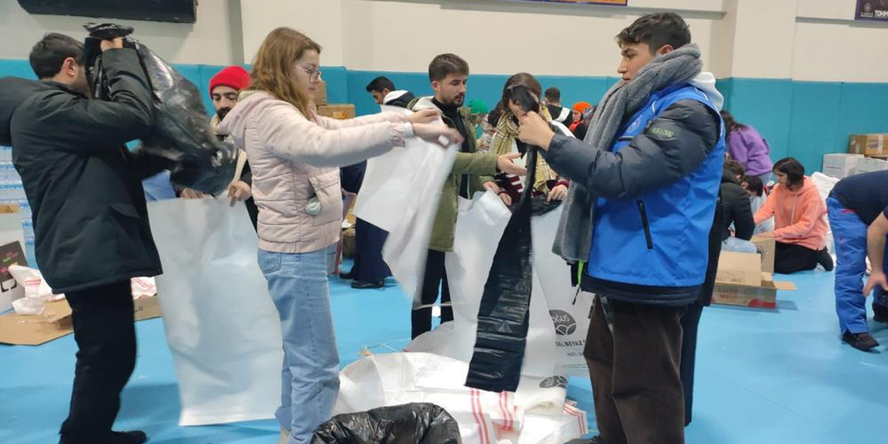 Aydınlı gençler projeyi yarım bıraktılar, depremzedelere koştular