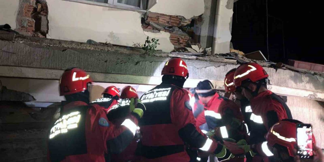 Muğla Büyükşehir ekipleri depremde 26 kişiyi kurtardı