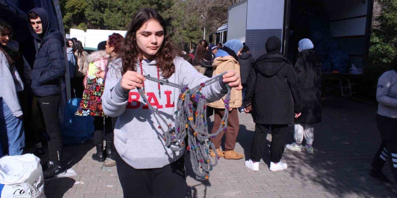 Depremzedelere yollanan bazı eşyalar çileden çıkardı