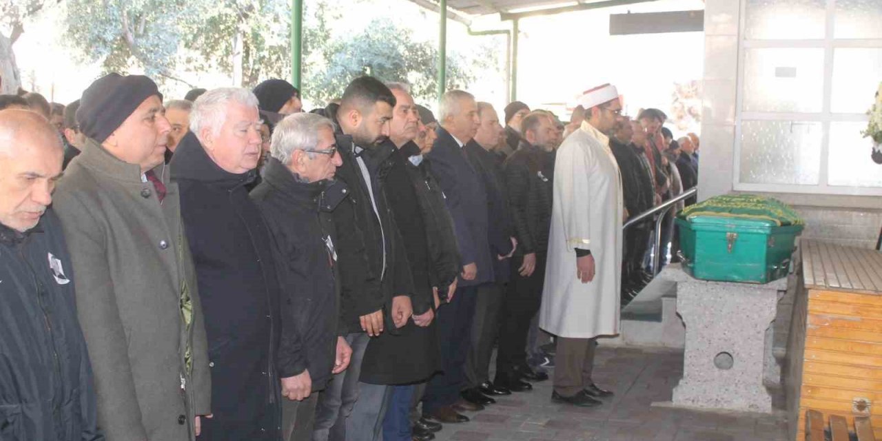 Hatay’da enkaz altında vefat eden Turgutlulu esnaf toprağa verildi