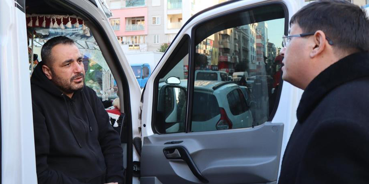 Başkan Özcan depremzede vatandaşlarla kucaklaşmaya devam ediyor