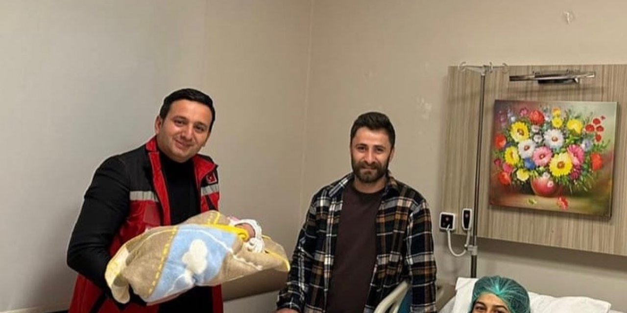 Depremzede aile bebeklerinin doğumu ile sevinç yaşadı