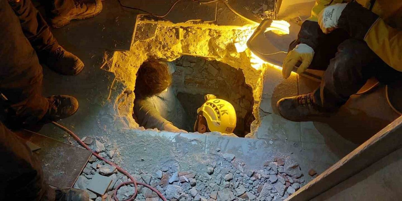 DAK ekibi deprem bölgesinde canlara umut oldu