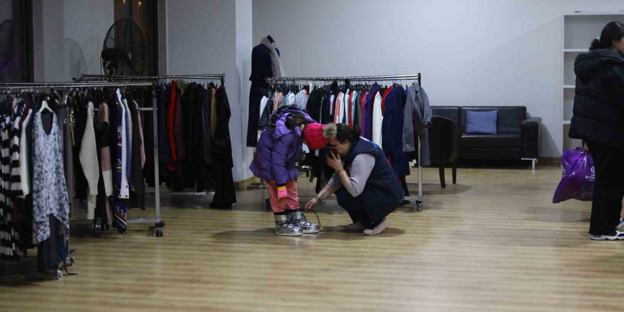 Denizli’ye gelen depremzedelerin yaraları sarılıyor