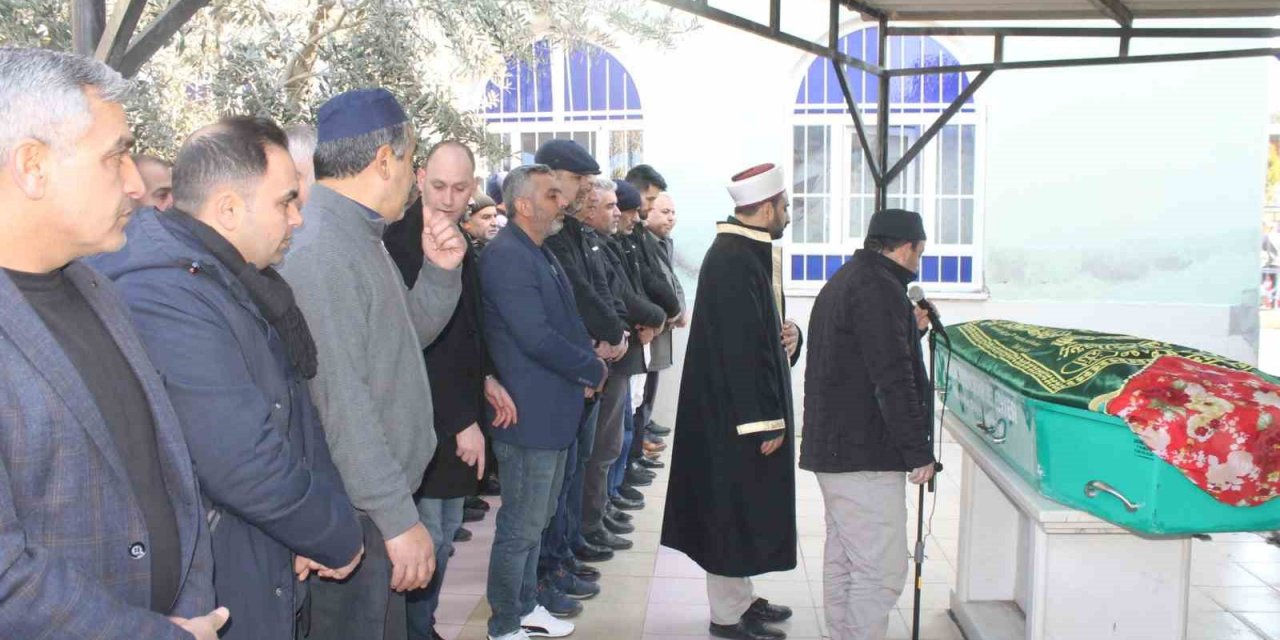 Melek öğretmen gözyaşlarıyla uğurlandı