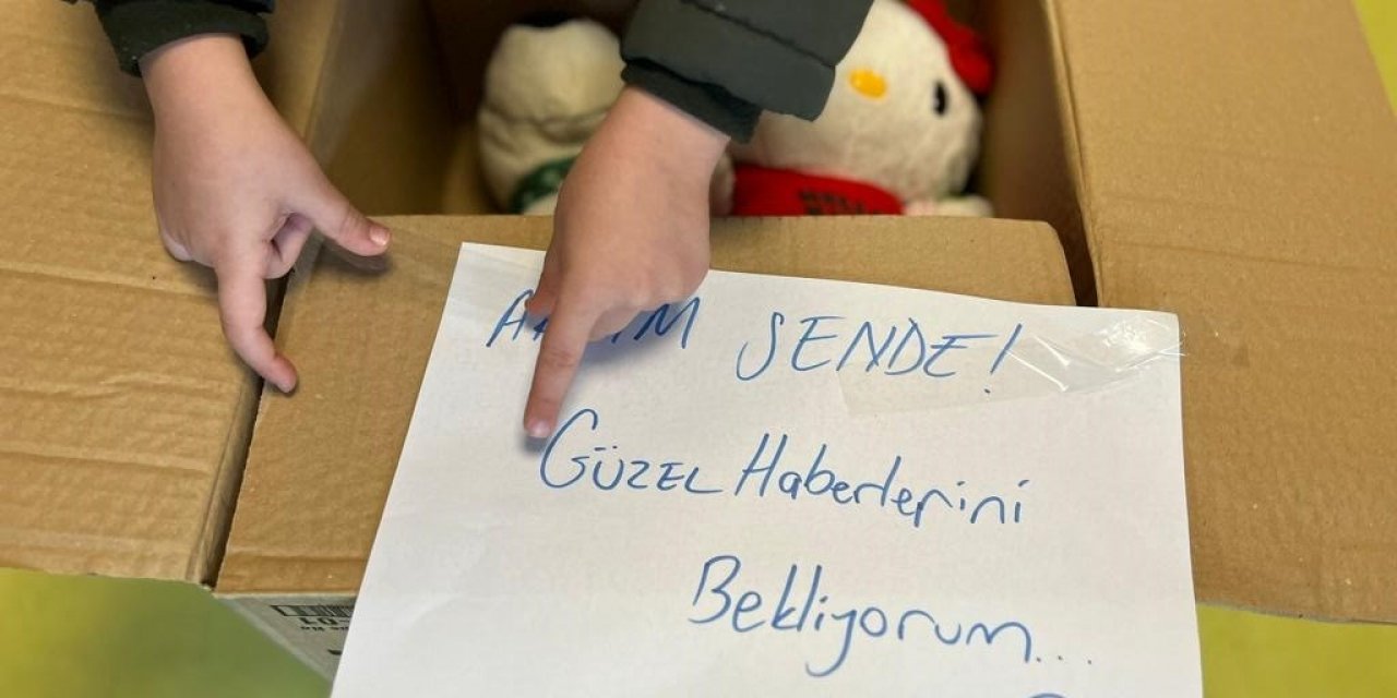 Yardım kolilerinin içinden çıkan Ayda Bebek Anaokulu öğrencilerinin notları duygulandırdı