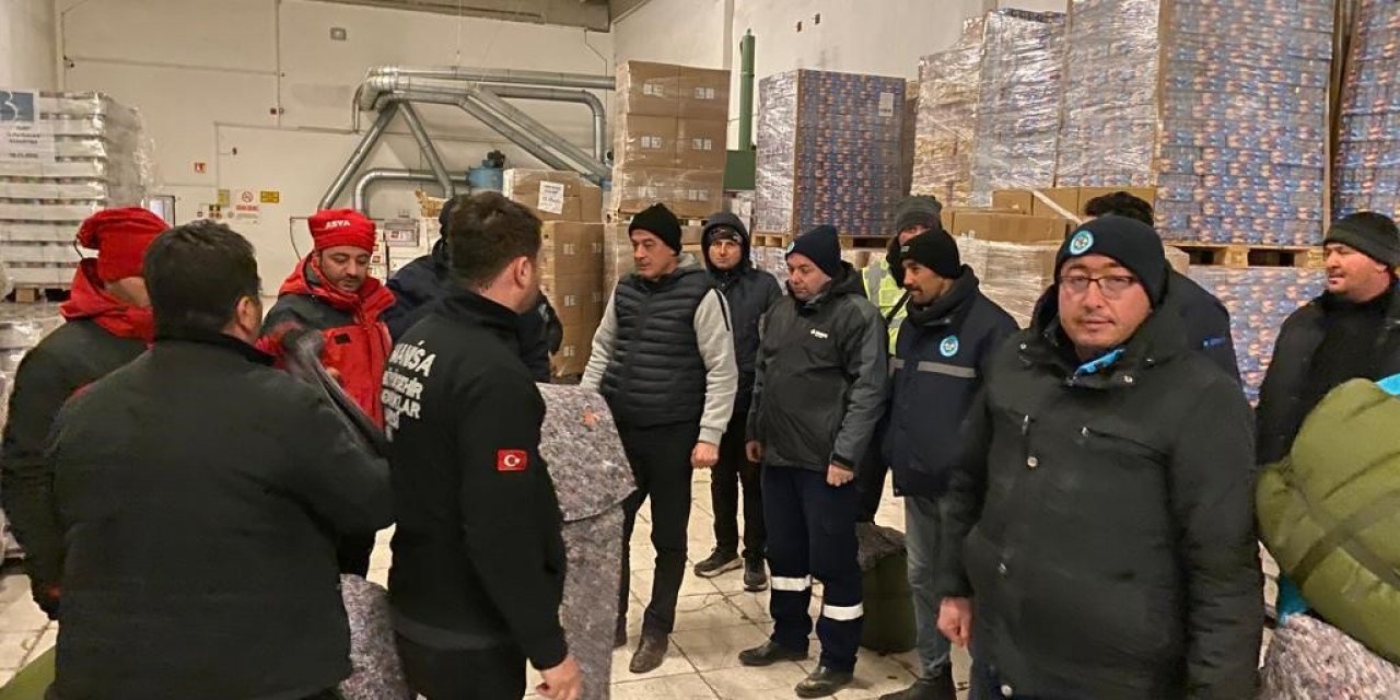 Manisa Büyükşehir Belediyesi tüm imkanlarıyla depremzedelerin yanında