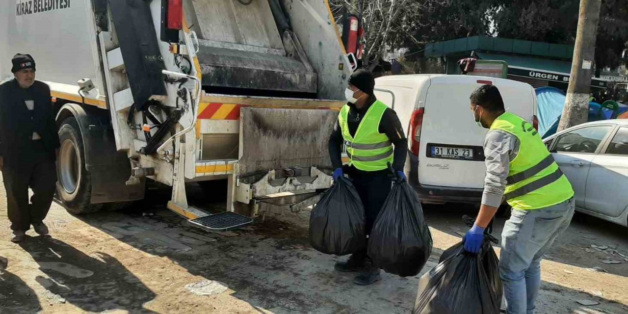 Marmaris temizlik ekipleri afet bölgesinde canla başla çalışıyor