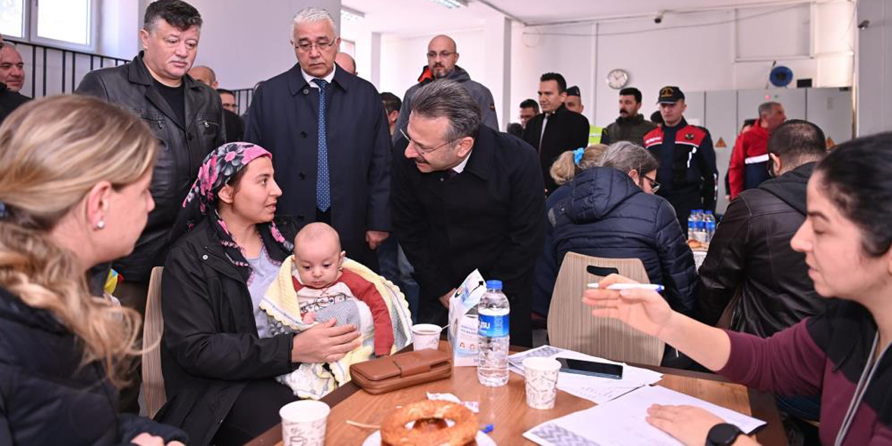 Vali Aksoy, depremzede aileler ile görüştü