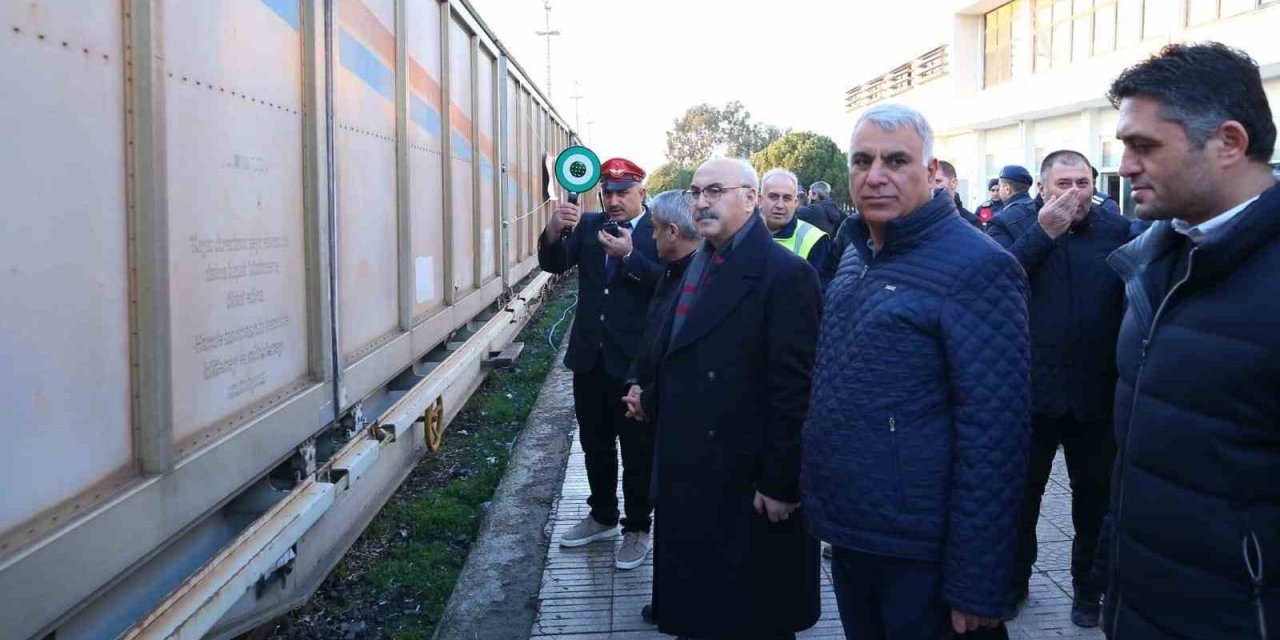 İzmir’deki konteynerler deprem bölgesine gönderildi