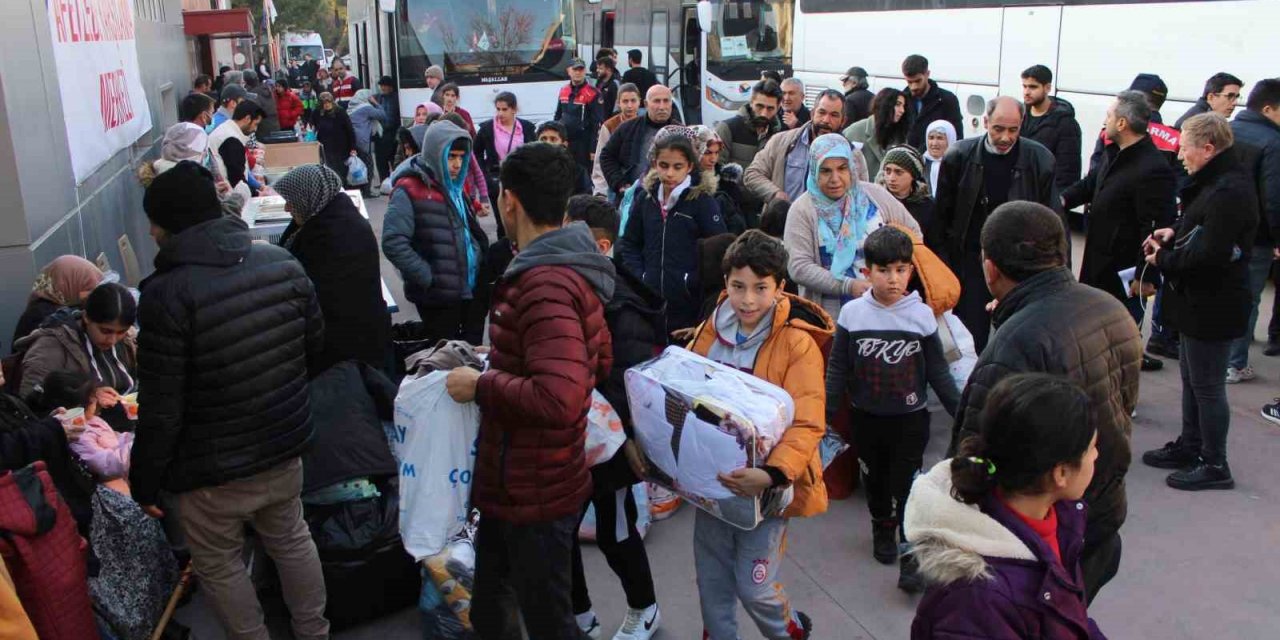 Adıyamanlı depremzedeler Aydın’a gelmeye devam ediyor