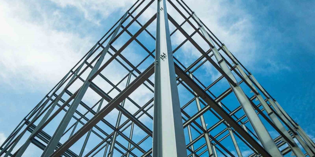 "Çelik yapı sistemi Türkiye’nin gündemine oturmalı"