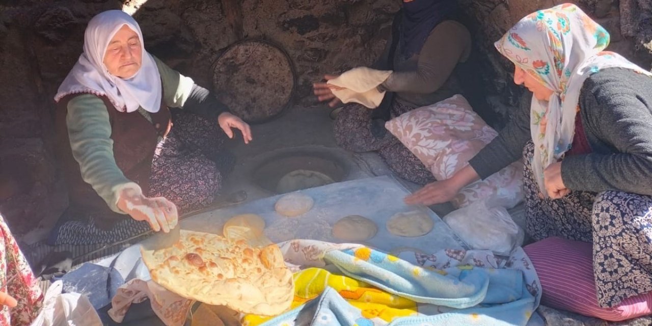 Manisalı kadınlar tandır ekmeği yapıp deprem bölgesine gönderdi