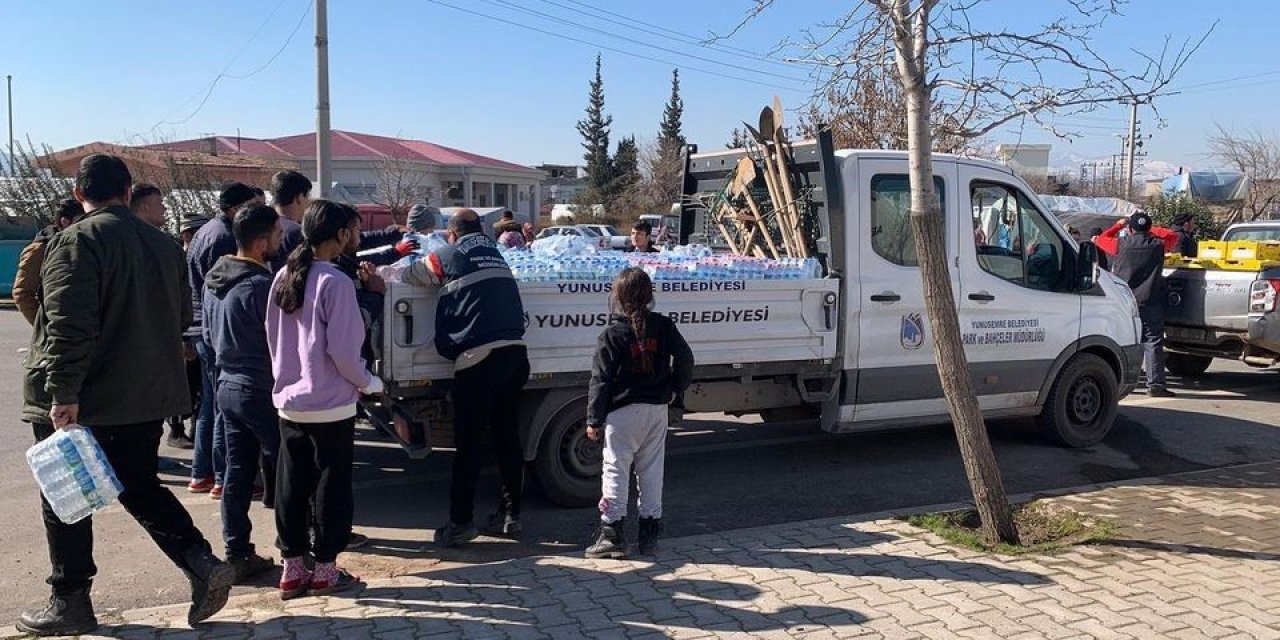 Yunusemre depremzedelerin yaralarını sarıyor