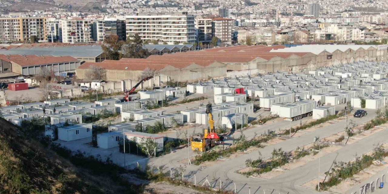 İzmir’deki konteynerler deprem bölgesine taşınıyor