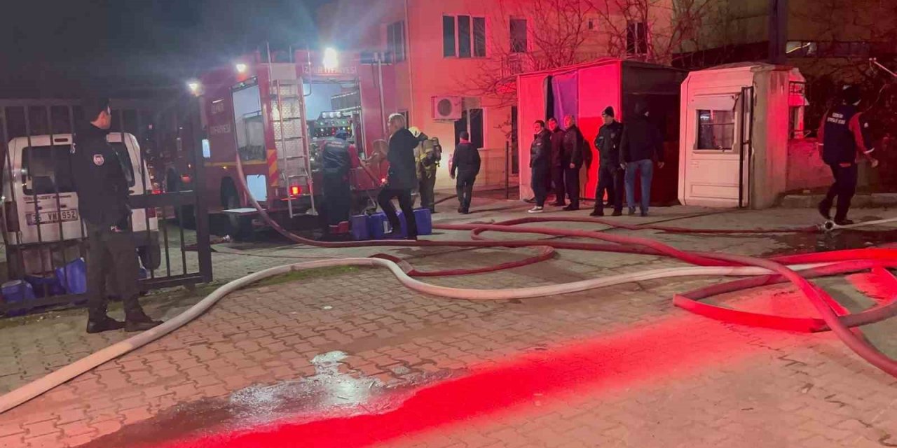 İzmir’de kauçuk fabrikasında korkutan yangın