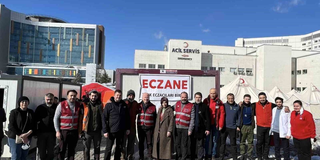 Aydınlı eczacılar depremzedeler için sahada