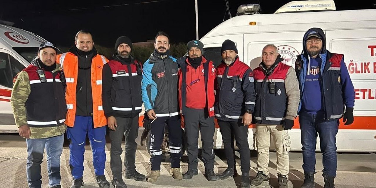 Deprem bölgesinde haberleşme ve koordinasyona İzmir’den destek