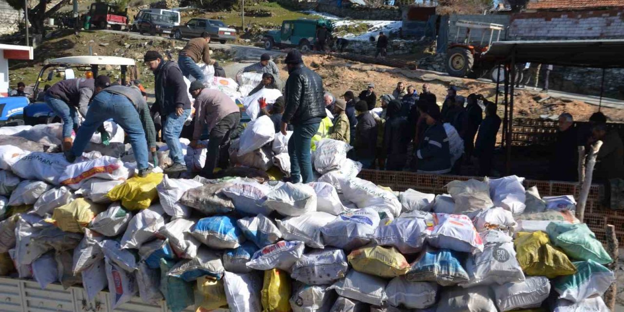 Koçarlı, depremzedelerin ısınması için seferber oldu