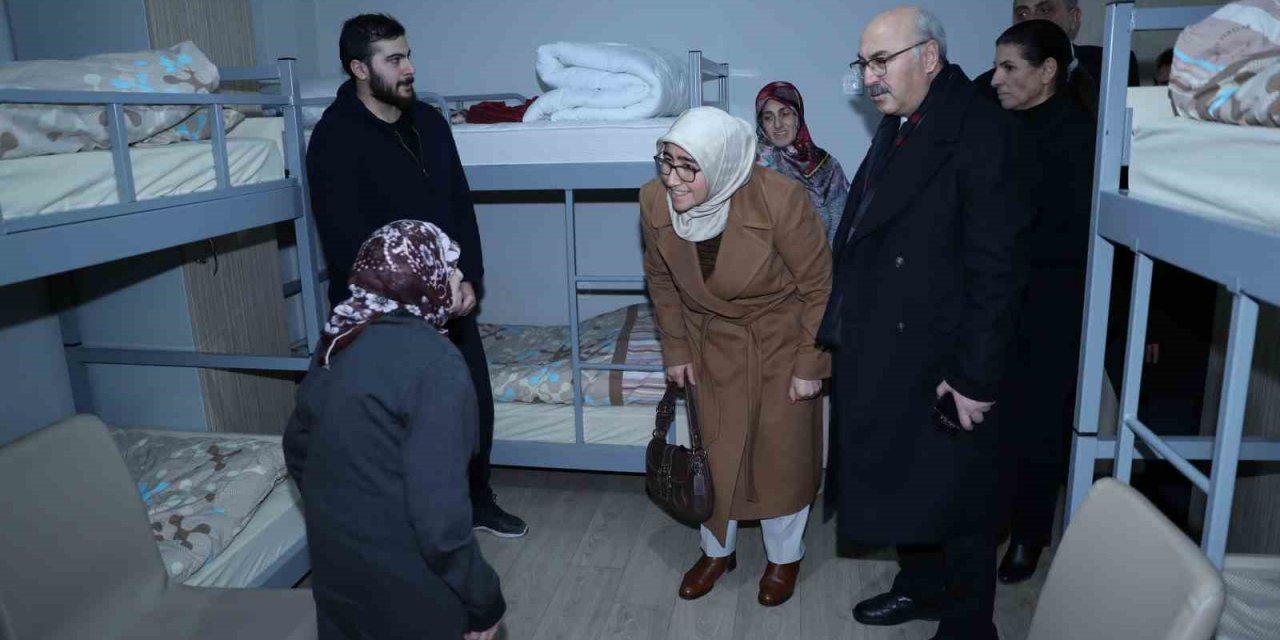 Depremzedelerin İzmir’deki yurtlara yerleştirilmesi sürüyor