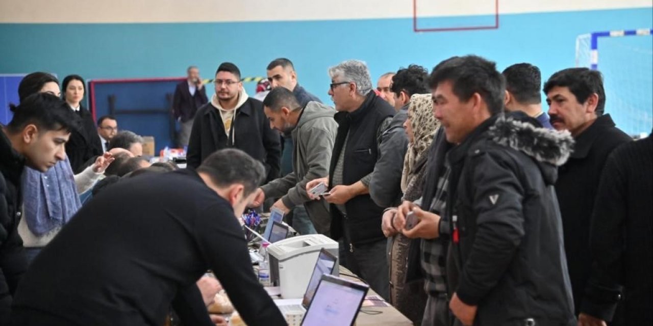 Manisa’da depremzedeler için kayıt masası oluşturuldu