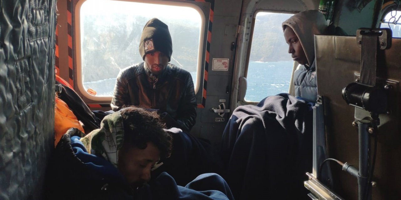 Adada mahsur kalan göçmenleri Sahil Güvenlik kurtardı