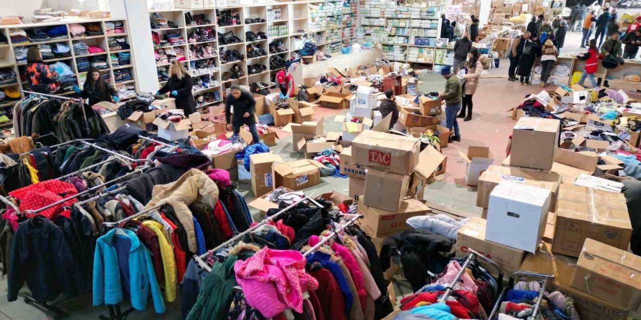 Menemen’de afetzedelere ihtiyaçlarına göre yardım