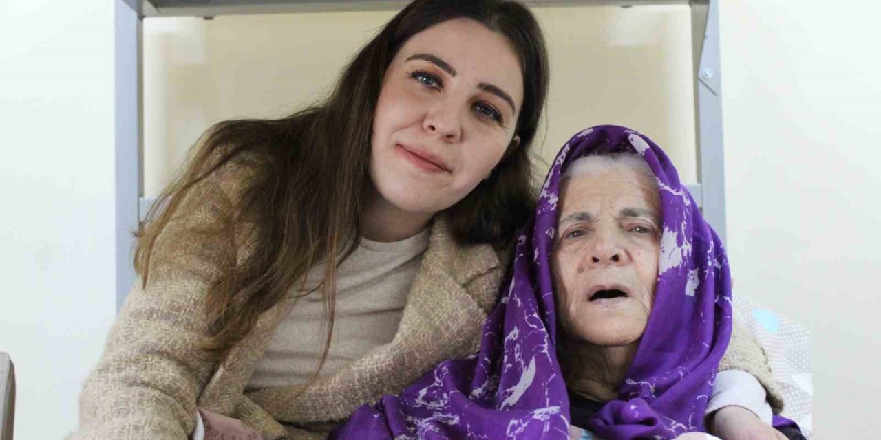 Asrın felaketinden kurtulan Bedriye teyze ve gönüllüler ’anne-kız’ gibi oldular