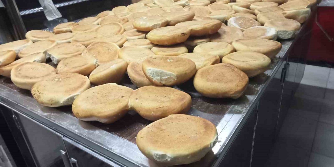 Kırkağaç’tan deprem bölgesine 15 bin ekmek