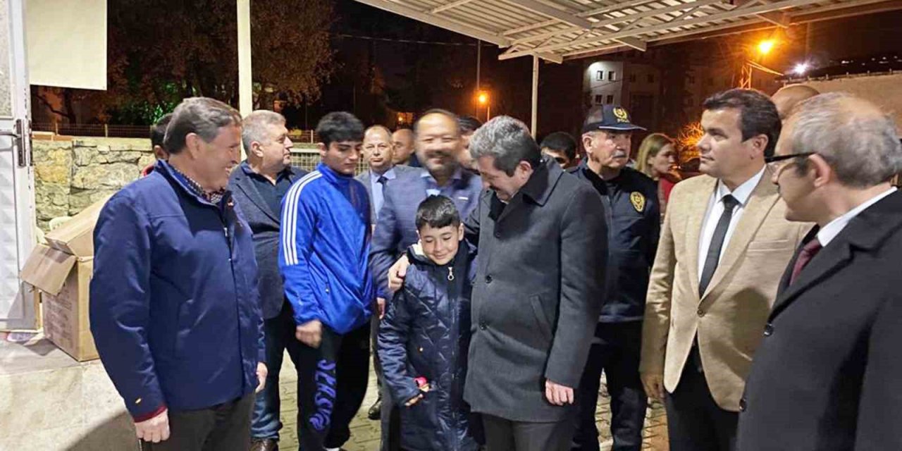 Vali Tavlı depremzedeler ile bir araya geldi