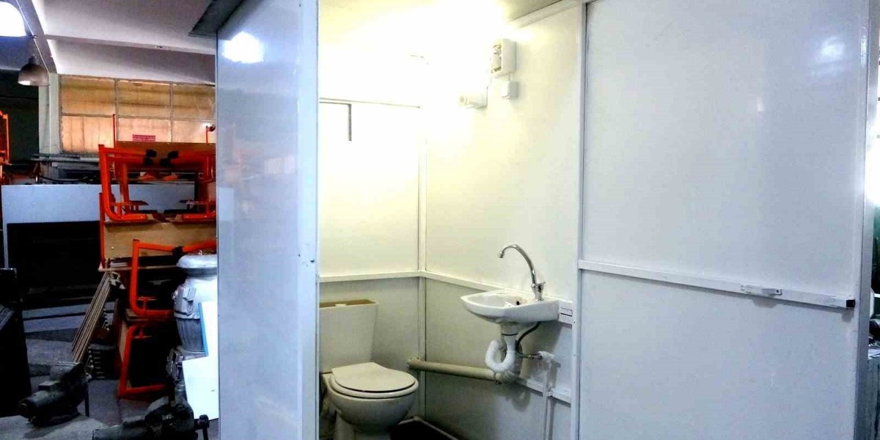 Depremzedeler için seyyar tuvalet üretimine başlandı