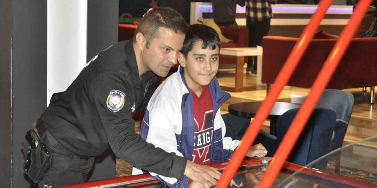 Fethiye’de konaklayan depremzede çocuklar doyasıya eğlendi